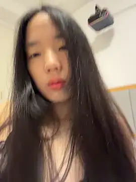 Snapshot of TinyBabe chatting on April 18, 12:29 pm TinyBabe online show from April 18, 12:29 pm