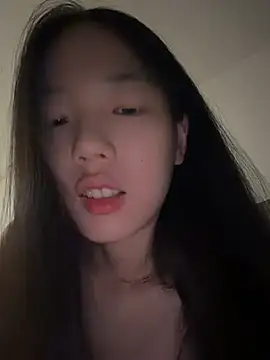 Snapshot of TinyBabe chatting on May 8, 2:10 pm TinyBabe online show from May 8, 2:10 pm