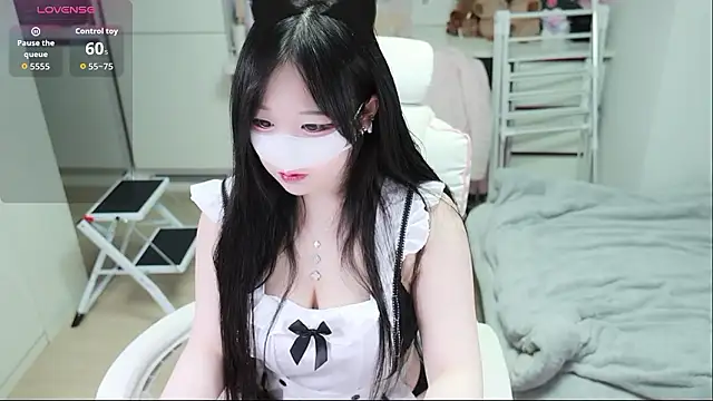 kimhyeona2005 online show from April 2, 12:01 pm