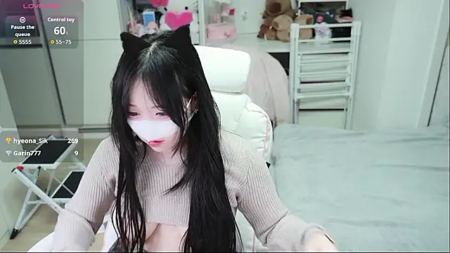 kimhyeona2005 online show from April 5, 11:39 am