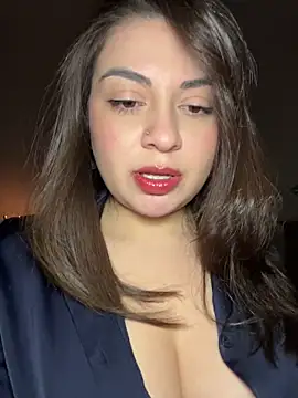 Lovynna online show from April 18, 5:15 pm