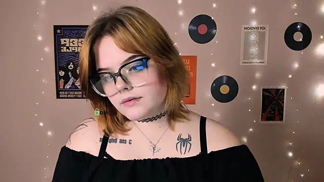 Snapshot of lika_pop chatting on November 16, 10:20 am lika pop online show from November 16, 10:20 am