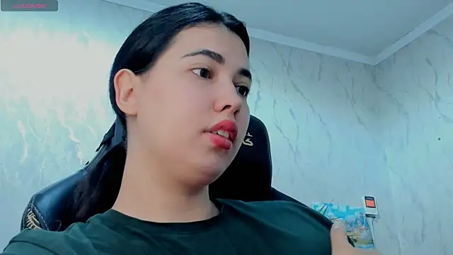 Snapshot of Diara_1an chatting on July 29, 6:12 am Diara 1an online show from July 29, 6:12 am