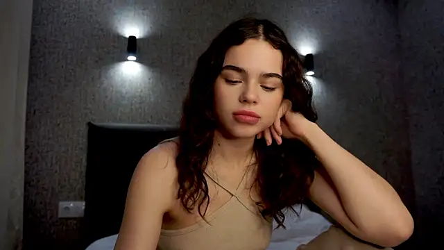 Snapshot of lindaTT chatting on December 3, 1:10 pm lindaTT online show from December 3, 1:10 pm