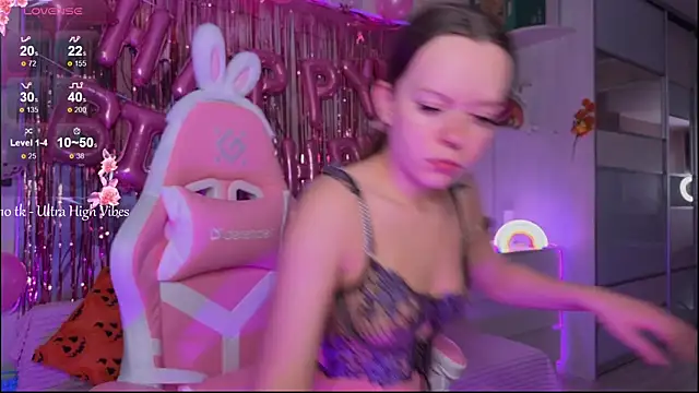 CheekySashaCharm online show from December 15, 3:34 am