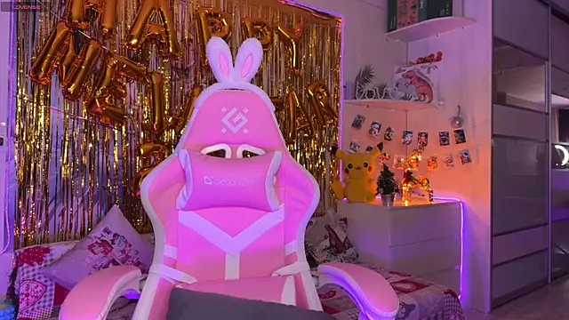 CheekySashaCharm online show from December 21, 7:32 am