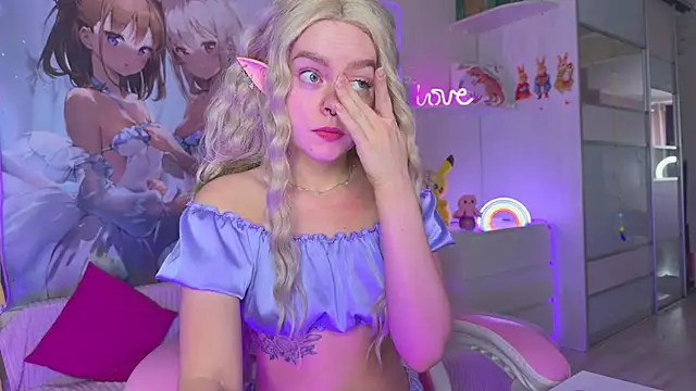 CheekySashaCharm online show from April 4, 5:47 am