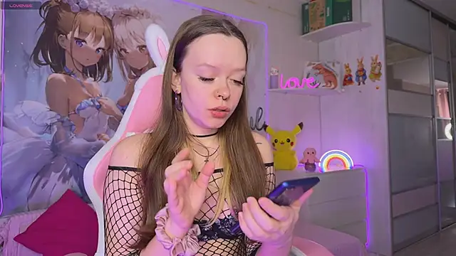 CheekySashaCharm online show from February 5, 7:37 am