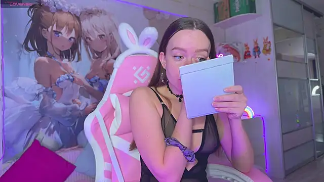 CheekySashaCharm online show from May 1, 6:18 am