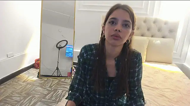 nicolvibes 212 online show from February 4, 8:37 pm