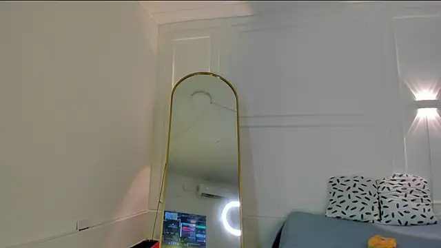 nicolvibes 212 online show from March 1, 8:09 pm