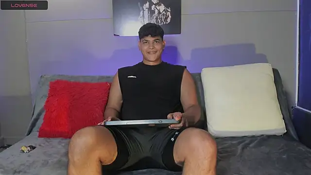nicolvibes 212 online show from May 2, 9:31 pm