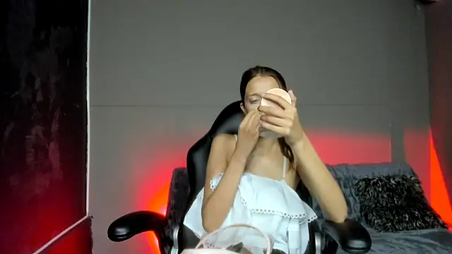 nicolvibes 212 online show from December 5, 8:17 pm