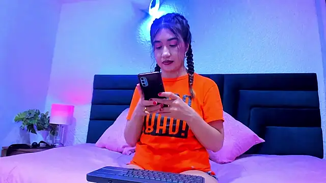 VictoriaRouge  online show from April 9, 3:08 am