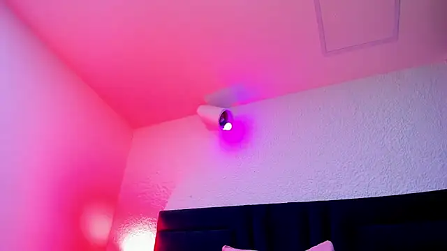 VictoriaRouge  online show from March 17, 5:10 am