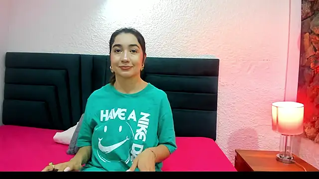 Snapshot of VictoriaRouge_ chatting on January 18, 4:05 am VictoriaRouge online show from January 18, 4:05 am