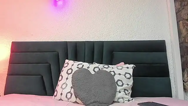 Snapshot of VictoriaRouge_ chatting on February 26, 4:12 am VictoriaRouge online show from February 26, 4:12 am