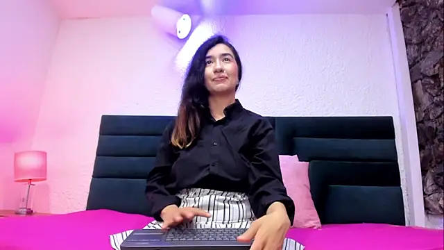 VictoriaRouge  online show from May 30, 8:25 pm