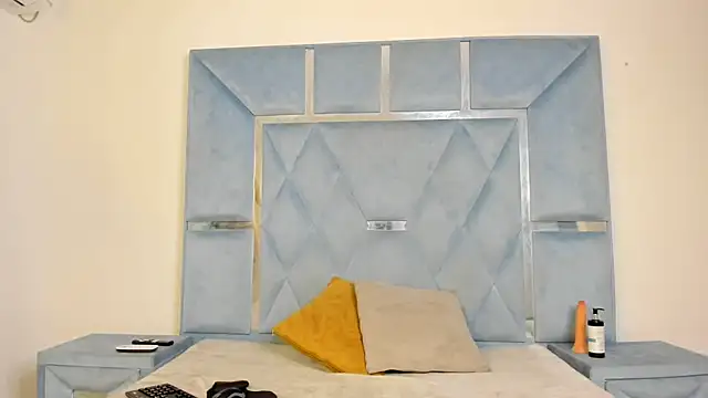 Snapshot of Kymasm chatting on February 12, 1:00 pm Kymasm online show from February 12, 1:00 pm