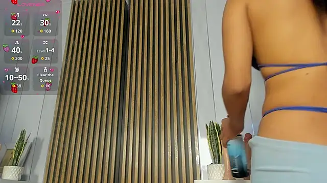 roxyflame  online show from July 18, 11:30 am
