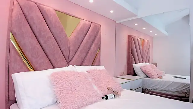 Snapshot of roxyflame_ chatting on November 16, 11:37 am roxyflame online show from November 16, 11:37 am