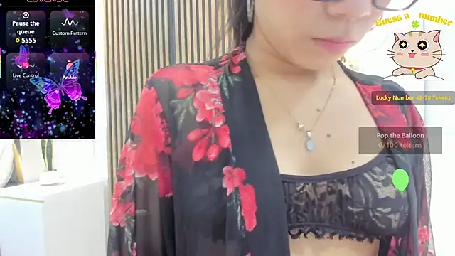 roxyflame  online show from April 26, 11:29 am