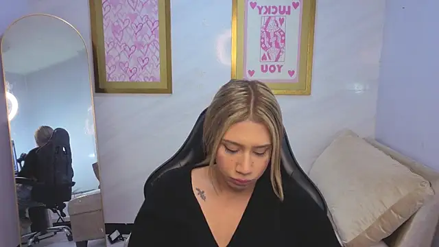 Evy Luxx v online show from April 2, 3:35 am