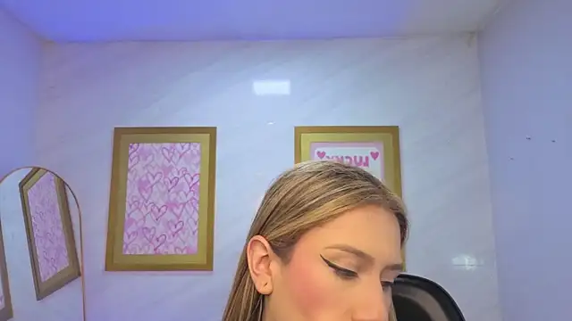 Evy Luxx v online show from March 25, 4:12 am