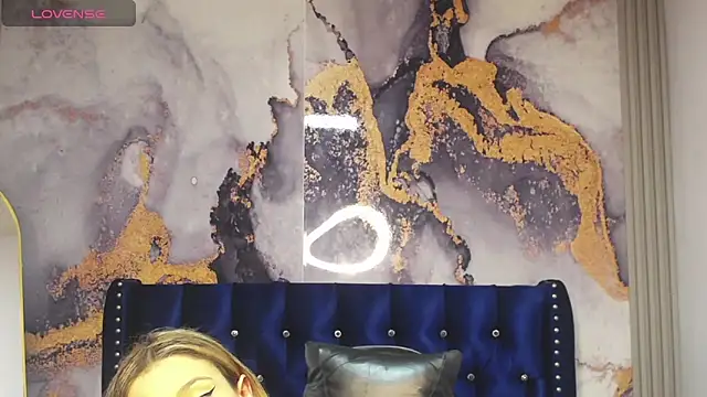 Evy Luxx v online show from April 15, 8:20 pm