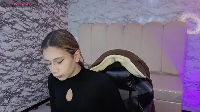 Evy Luxx v online show from February 6, 3:24 am