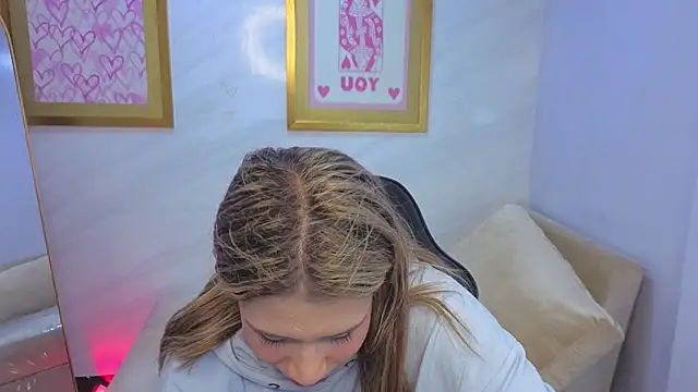 Evy Luxx v online show from April 11, 7:45 am