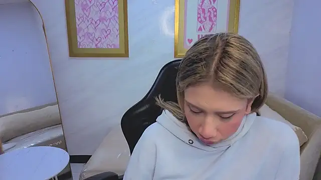 Evy Luxx v online show from April 10, 3:24 am