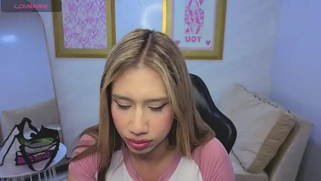 Evy Luxx v online show from April 14, 3:33 am