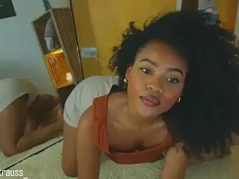 vanestraus online show from November 17, 9:08 pm