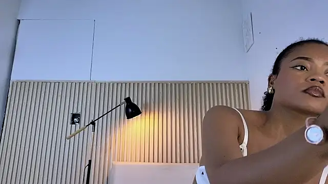 vanestraus online show from March 24, 9:48 pm