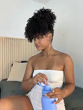 vanestraus online show from February 12, 8:41 pm