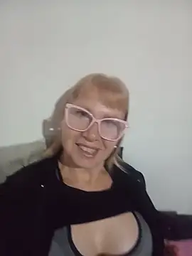 Snapshot of SexyMilf1211 chatting on June 2, 11:21 am SexyMilf1211 online show from June 2, 11:21 am