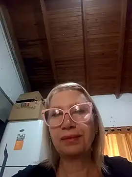 Snapshot of SexyMilf1211 chatting on May 1, 6:13 pm SexyMilf1211 online show from May 1, 6:13 pm