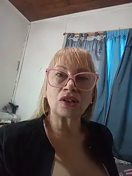 Snapshot of SexyMilf1211 chatting on June 12, 12:14 pm SexyMilf1211 online show from June 12, 12:14 pm