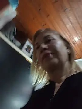 Snapshot of SexyMilf1211 chatting on June 25, 2:11 pm SexyMilf1211 online show from June 25, 2:11 pm