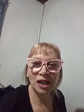 Snapshot of SexyMilf1211 chatting on June 18, 1:05 pm SexyMilf1211 online show from June 18, 1:05 pm