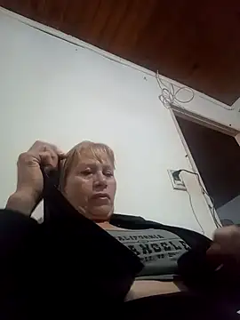 Snapshot of SexyMilf1211 chatting on May 4, 10:51 am SexyMilf1211 online show from May 4, 10:51 am
