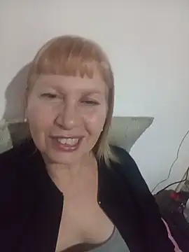 Snapshot of SexyMilf1211 chatting on May 24, 11:15 pm SexyMilf1211 online show from May 24, 11:15 pm