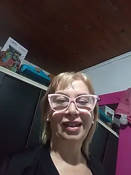 Snapshot of SexyMilf1211 chatting on June 17, 2:38 pm SexyMilf1211 online show from June 17, 2:38 pm