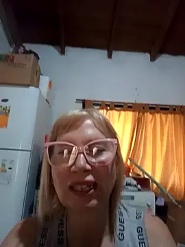 Snapshot of SexyMilf1211 chatting on April 25, 5:43 pm SexyMilf1211 online show from April 25, 5:43 pm