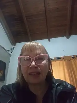 Snapshot of SexyMilf1211 chatting on May 25, 11:31 am SexyMilf1211 online show from May 25, 11:31 am