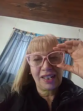 Snapshot of SexyMilf1211 chatting on June 14, 3:02 pm SexyMilf1211 online show from June 14, 3:02 pm