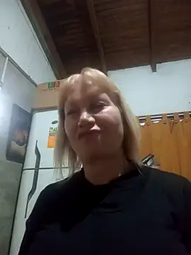 Snapshot of SexyMilf1211 chatting on May 5, 12:24 am SexyMilf1211 online show from May 5, 12:24 am