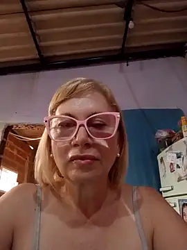 SexyMilf1211 online show from December 21, 9:15 pm