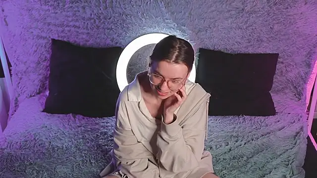 Snapshot of RochelCozzi chatting on December 13, 8:04 pm RochelCozzi online show from December 13, 8:04 pm